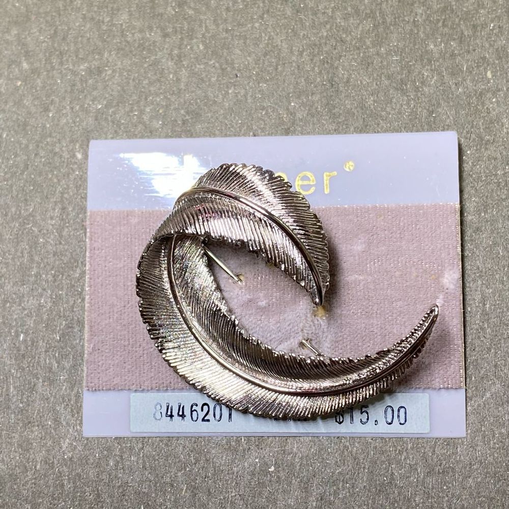 Vintage Lisner Silver Tone brooch pin